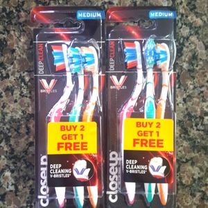 Closeup Deep Clean lot of 2 each 3 pack medium toothbrushes deep cleaning brush